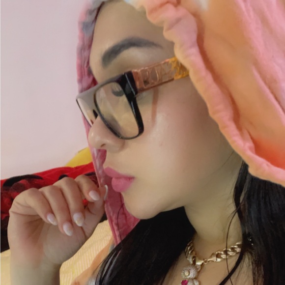 Meet your Posher, Arianna - Picture 1 of 1